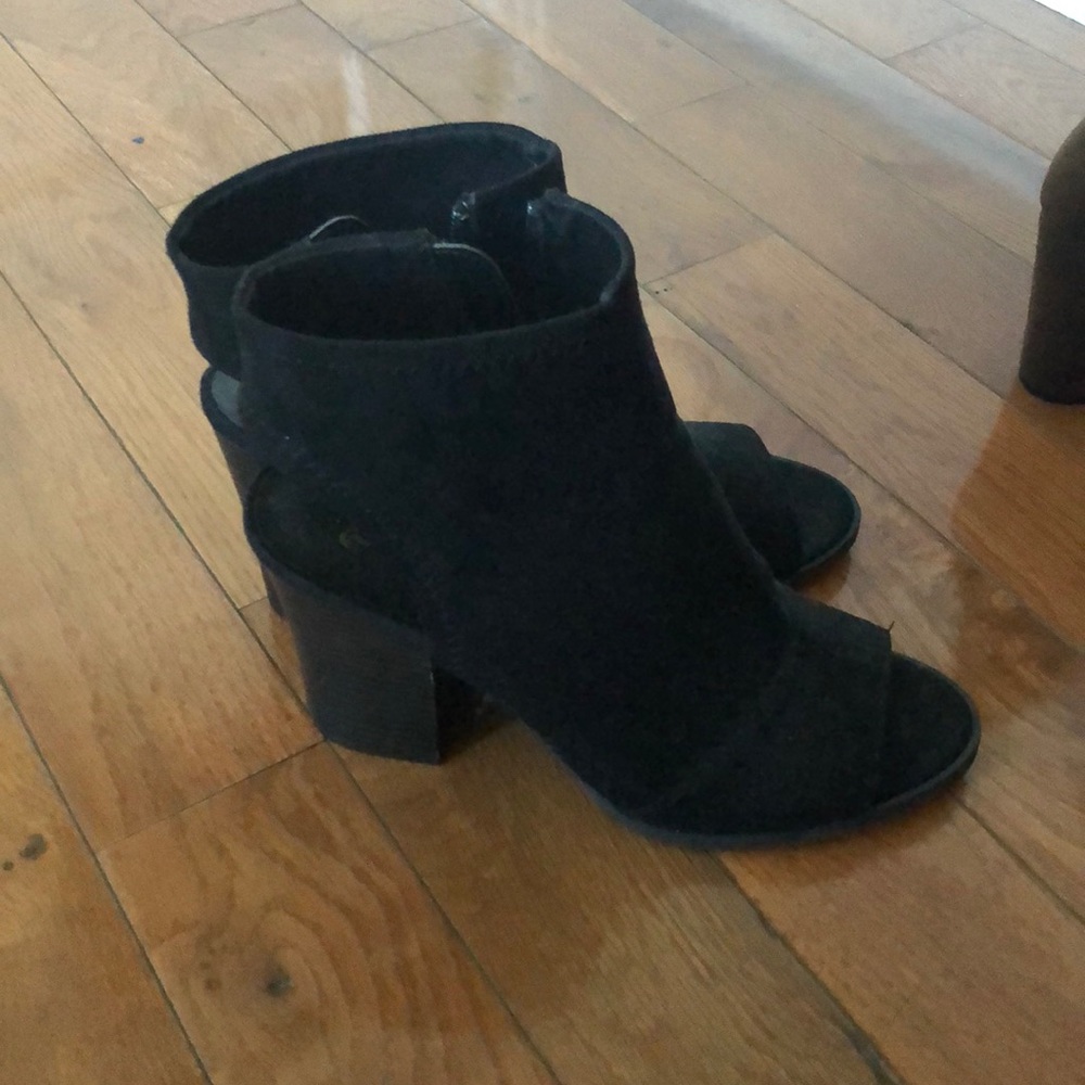Shoes - Picture 2 of 5